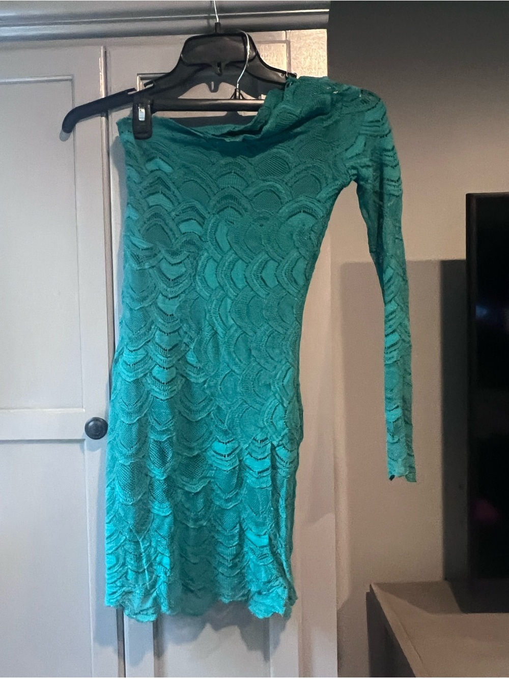 Nightcap one sleeve green lace dress size 1